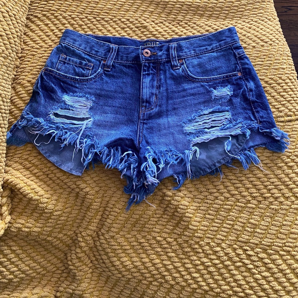 Size 3 camo pocket shorts